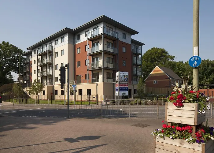 Hotel near College: House Of Fisher - Equinox Place