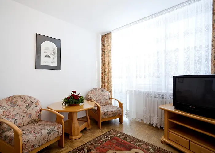 Beach hotel: Hotel Ikar