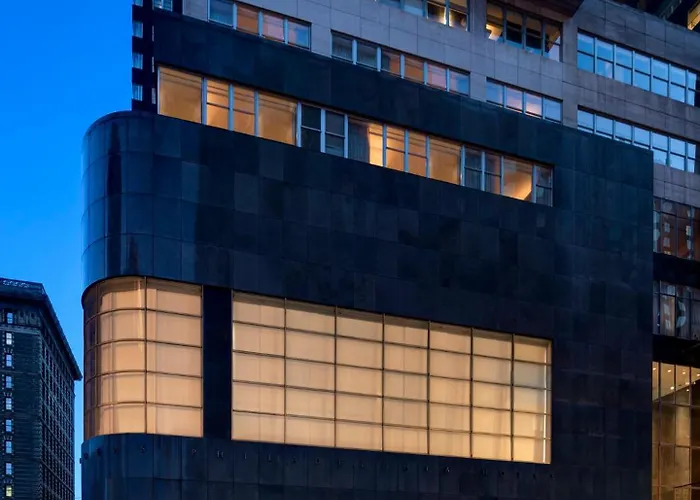 Hotel with Tennis: Loews Philadelphia Hotel