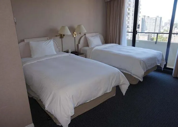 Luxury hotel only: The Empire Landmark Hotel