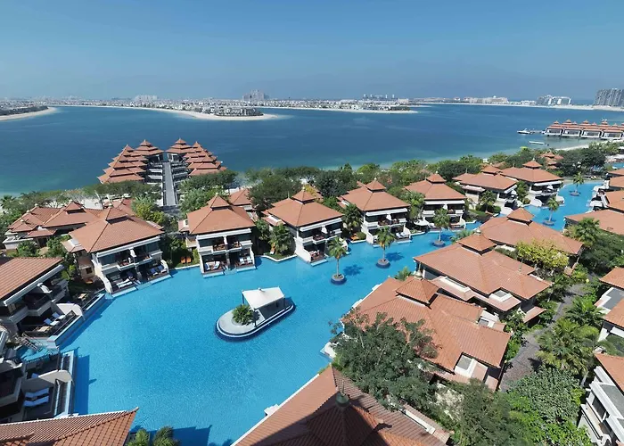 Hotel with pool: Anantara The Palm Dubai Resort