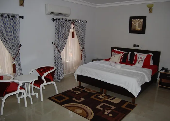 Nue-Crest Hotels & Suites