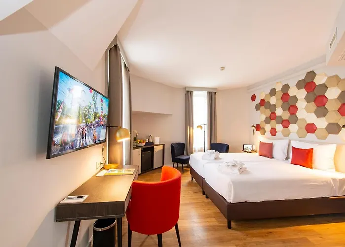 Three Corners Hotel Art