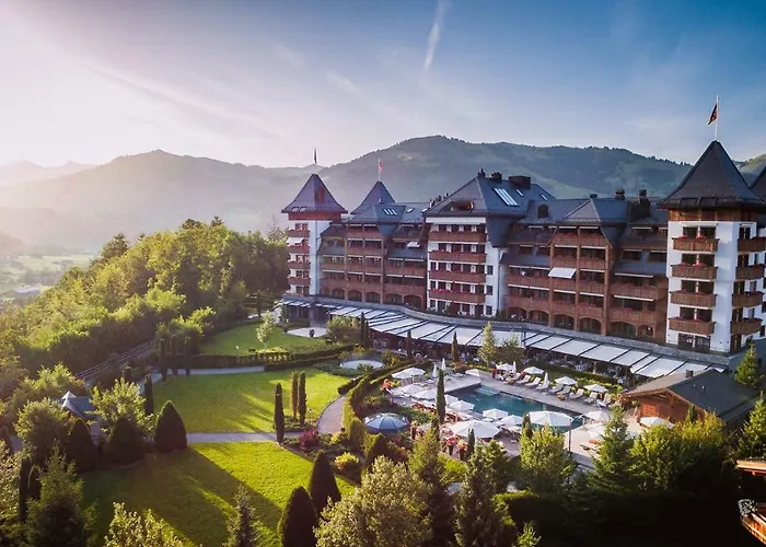 Hotel con piscina: The Alpina Gstaad