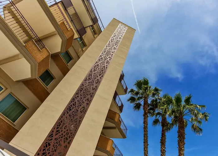 Almaluna Hotel & Resort