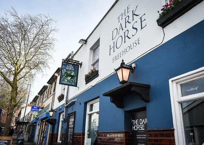 Apartments Dark Horse Pub