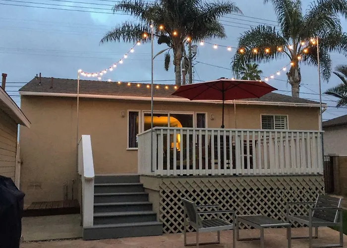 Ultimate Beach Bungalow - 1 Block From Beach - Huge Backyard