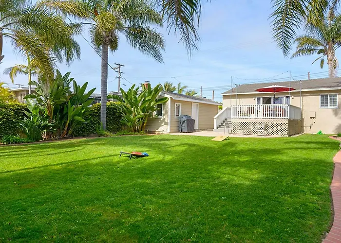 Ultimate Beach Bungalow - 1 Block From Beach - Huge Backyard