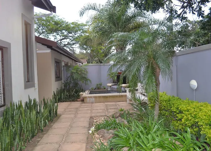 Pet Friendly hotel: Mahogany Villa Guesthouse - Solar