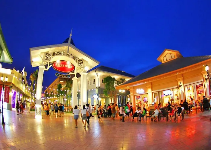 Villa: Private Villa - Pool & Garden - Family Friendly - Bangkok Center