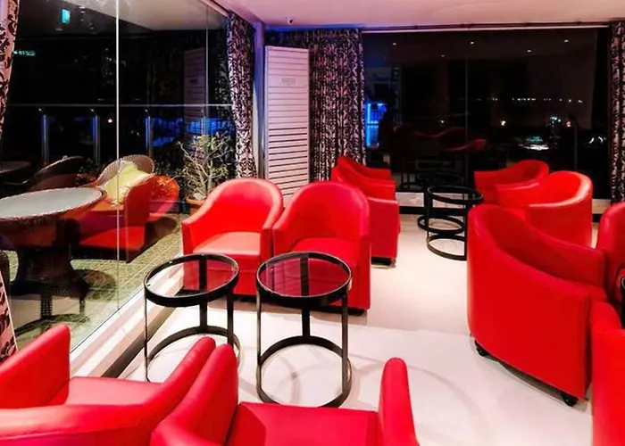 D Circle Hotel