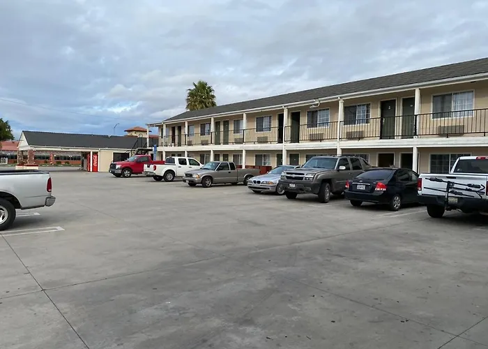 Colonial Motel