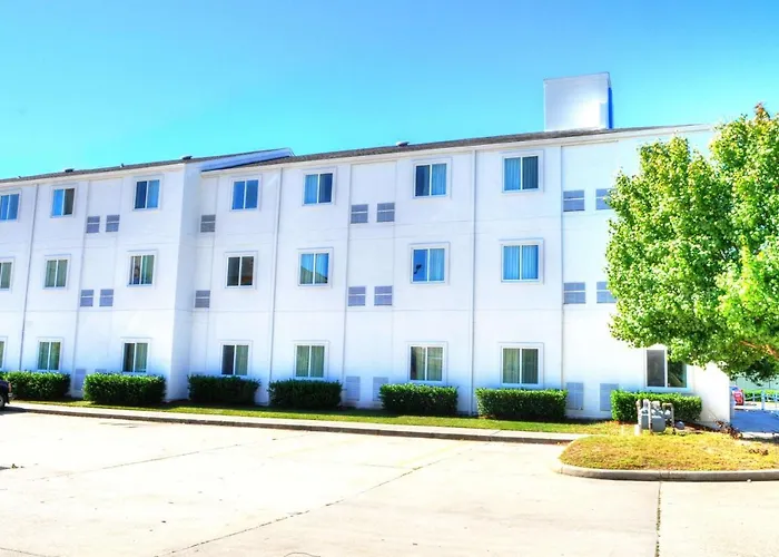 Hotels Close to Airport Motel 6-New Orleans, La