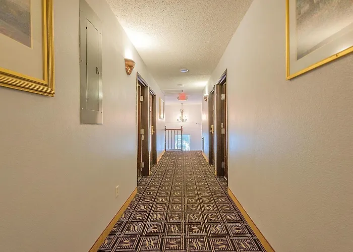 Motels Super 8 By Wyndham Colorado Springs/Chestnut Street